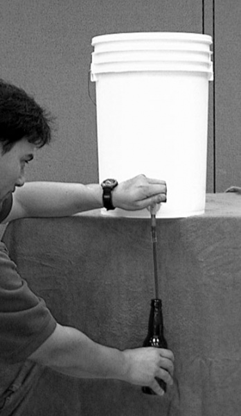 Fichier:1 1 3 Bottling day3.jpg